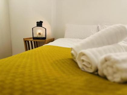 Captivating 2-Bed Apartment in Canary Wharf - image 26
