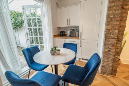 One-bed flat Angel Islington - image 10