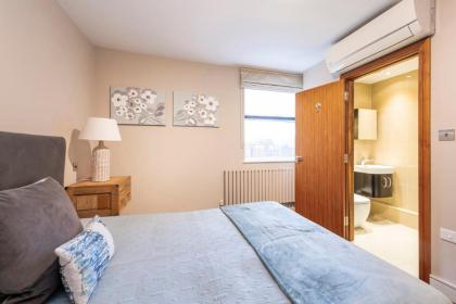 CAMDEN Lux Suite-Hosted by Sweetstay - image 8