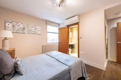 CAMDEN Lux Suite-Hosted by Sweetstay - image 9