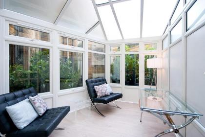 Beautiful 2-bed flat-Hosted by Sweetstay - image 22