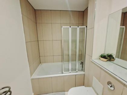 Deluxe 2-Bed Apartment Near Shoreditch - image 22