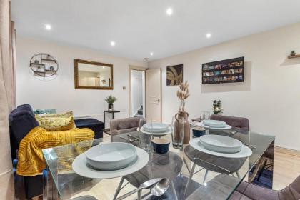Your Elite Hyde Park Retreat 2-Bedroom Luxury Flat - image 21