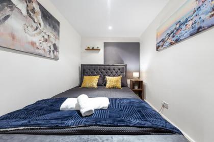 Your Elite Hyde Park Retreat 2-Bedroom Luxury Flat - image 24