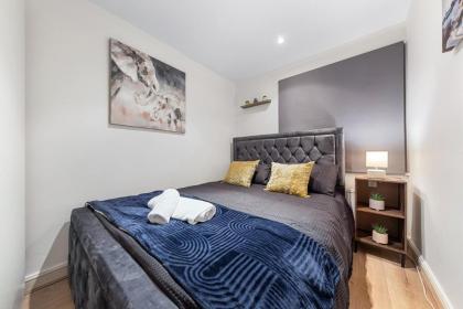 Your Elite Hyde Park Retreat 2-Bedroom Luxury Flat - image 25