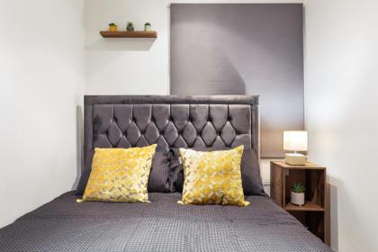 Your Elite Hyde Park Retreat 2-Bedroom Luxury Flat - image 29