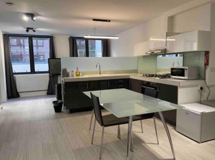 3-Apartment complex for large group bookings. - image 23