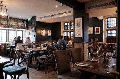 The White Hart Hotel - image 11