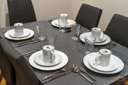 Royal Two Bedroom House in Mayfair - image 6