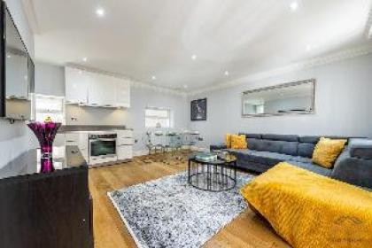 Sophisticated Splendor2-Bedroom House in Mayfair