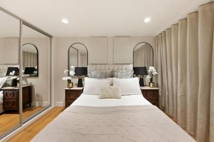 Chic Two Bedroom in Kensington - image 26