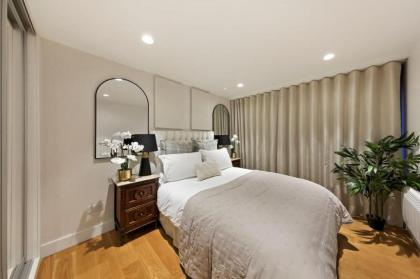 Chic Two Bedroom in Kensington - image 27