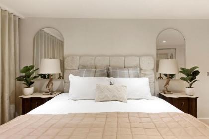Chic Two Bedroom in Kensington - image 30