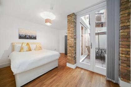 Luxurious One Bedroom Apartment near Queens Gate - image 23