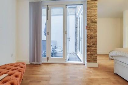 Luxurious One Bedroom Apartment near Queens Gate - image 26