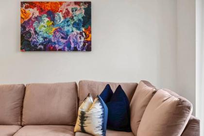 Stylish and Comfy 3-Bedroom Flat with Terrace - image 12