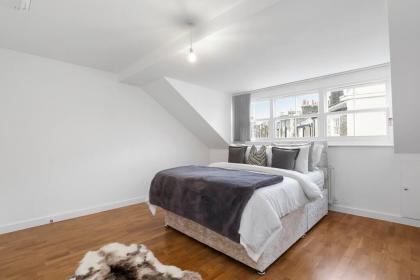 Stylish and Comfy 3-Bedroom Flat with Terrace - image 13