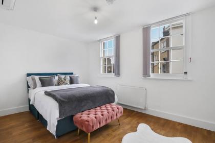 Stylish and Comfy 3-Bedroom Flat with Terrace - image 16