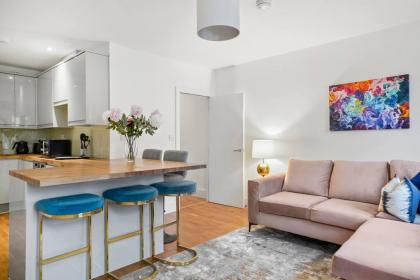 Stylish and Comfy 3-Bedroom Flat with Terrace - image 19