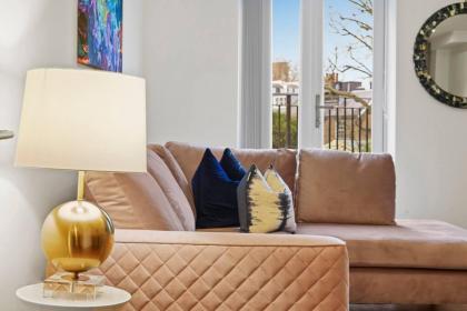 Stylish and Comfy 3-Bedroom Flat with Terrace - image 22