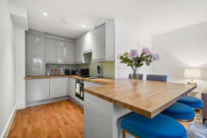 Stylish and Comfy 3-Bedroom Flat with Terrace - image 4