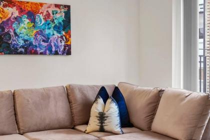 Stylish and Comfy 3-Bedroom Flat with Terrace - image 9