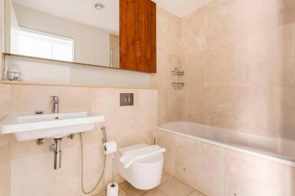 Beautiful 2-Bed Apartment in Central London - image 25
