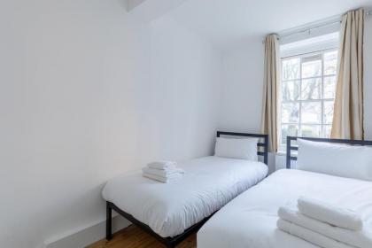 Inviting 2BD Flat 15 Minutes from Regents Park! - image 23
