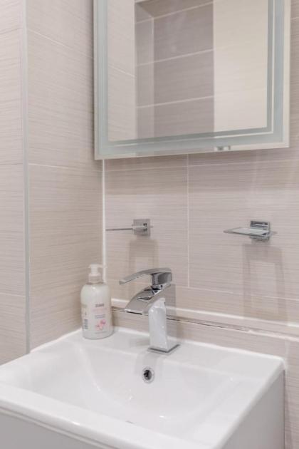 Inviting 2BD Flat 15 Minutes from Regents Park! - image 28