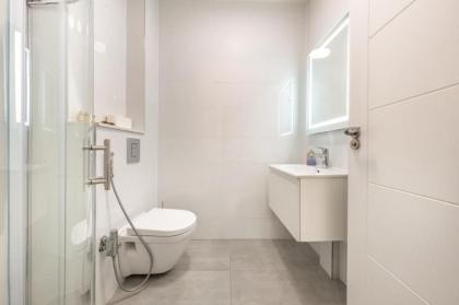 Super Deluxe 3 Bedroom Apartment - image 23