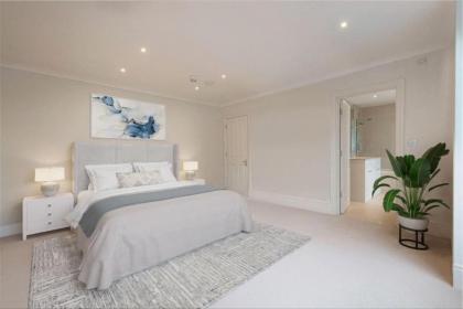 Charming & Delightful in Mayfair - image 1