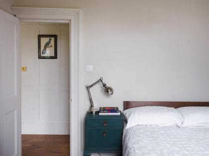 Stunning 4 Bed Home with Garden in Islington - image 21