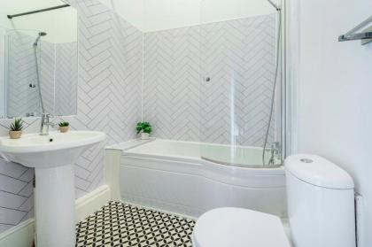 2 Bedroom in Center of London - image 23
