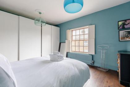 Trendy 2BD House 5 Mins from Willesden Junction! - image 21