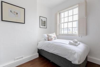 Trendy 2BD House 5 Mins from Willesden Junction! - image 24