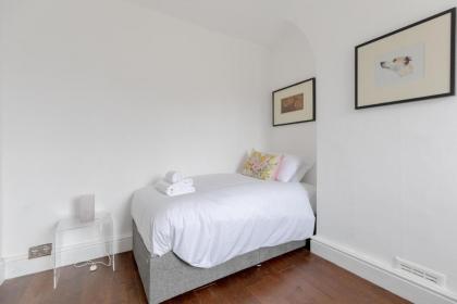 Trendy 2BD House 5 Mins from Willesden Junction! - image 25
