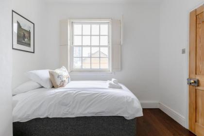 Trendy 2BD House 5 Mins from Willesden Junction! - image 26