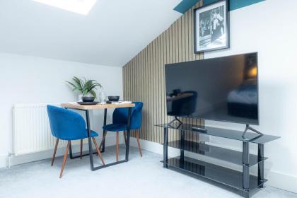 Deluxe Urban Retreat with City Views: Studio and One Bedroom Apartments near Camden by Sojo Stay