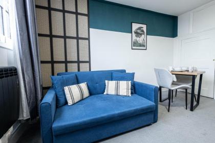 Deluxe Urban Retreat with City Views: Studio and One Bedroom Apartments near Camden by Sojo Stay - image 29