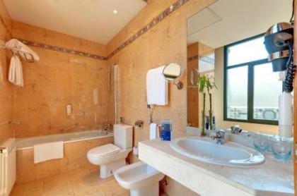 Tryp Madrid Atocha Hotel - image 10