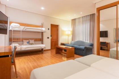 Tryp Madrid Atocha Hotel - image 2