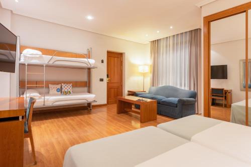 Tryp Madrid Atocha Hotel - image 2