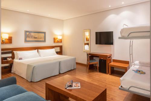 Tryp Madrid Atocha Hotel - image 3
