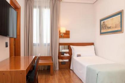 Tryp Madrid Atocha Hotel - image 8