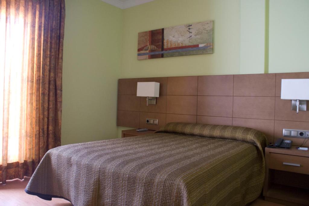 Hotel 4C Puerta Europa - main image