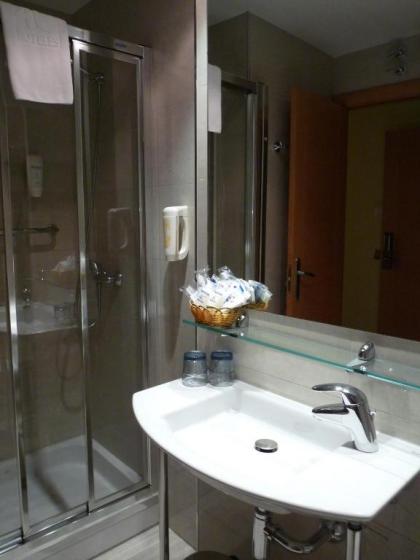 Hotel 4C Puerta Europa - image 10