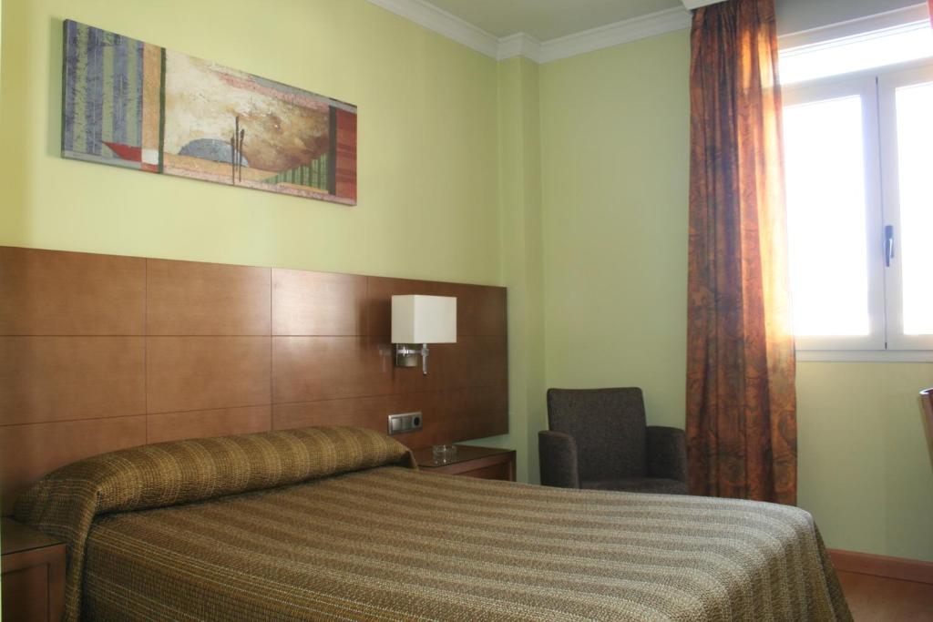 Hotel 4C Puerta Europa - image 2