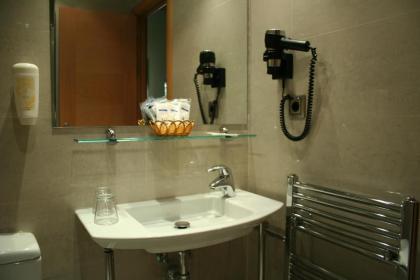 Hotel 4C Puerta Europa - image 7