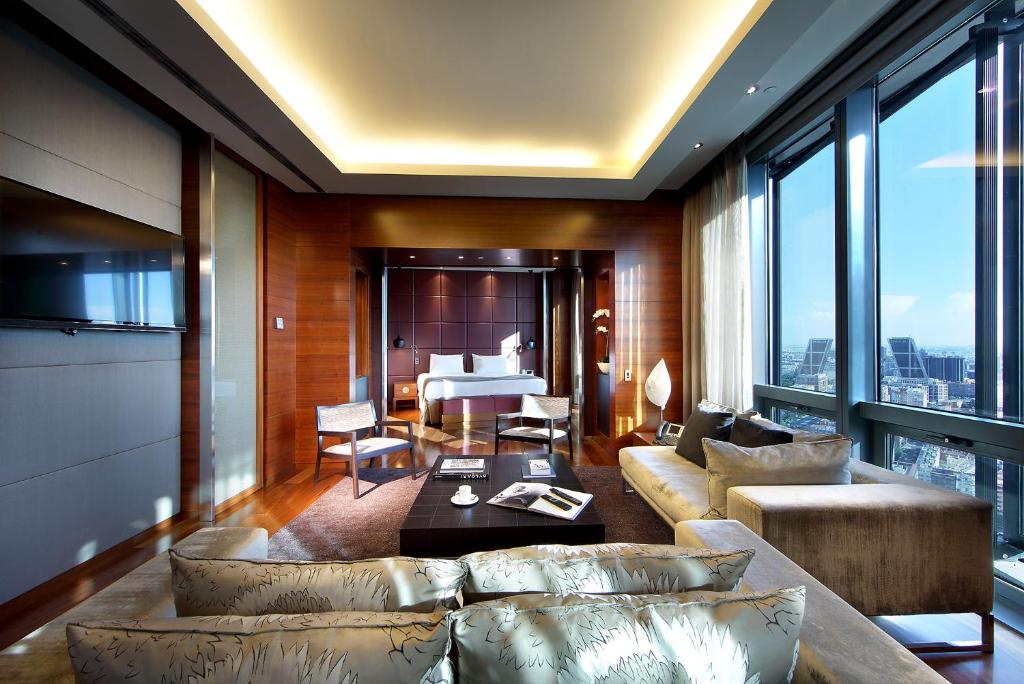 Eurostars Madrid Tower - image 3