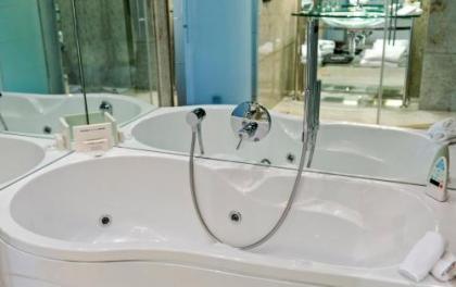Hilton Madrid Airport - image 19